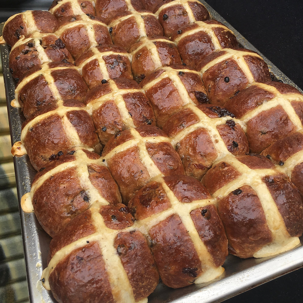 Saga Hot Cross Buns - Half Dozen (6 buns)